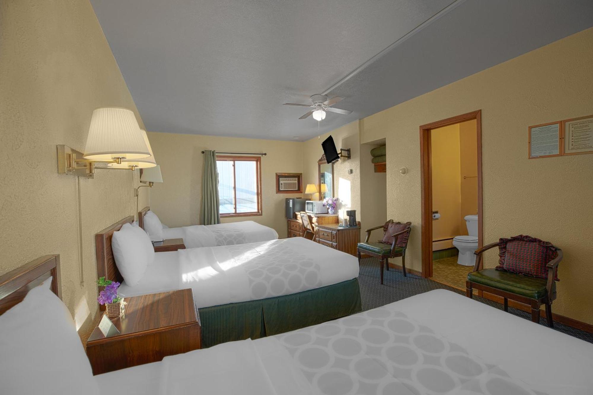 Love Hotels Silver Street By Oyo At Hurley Wi Экстерьер фото