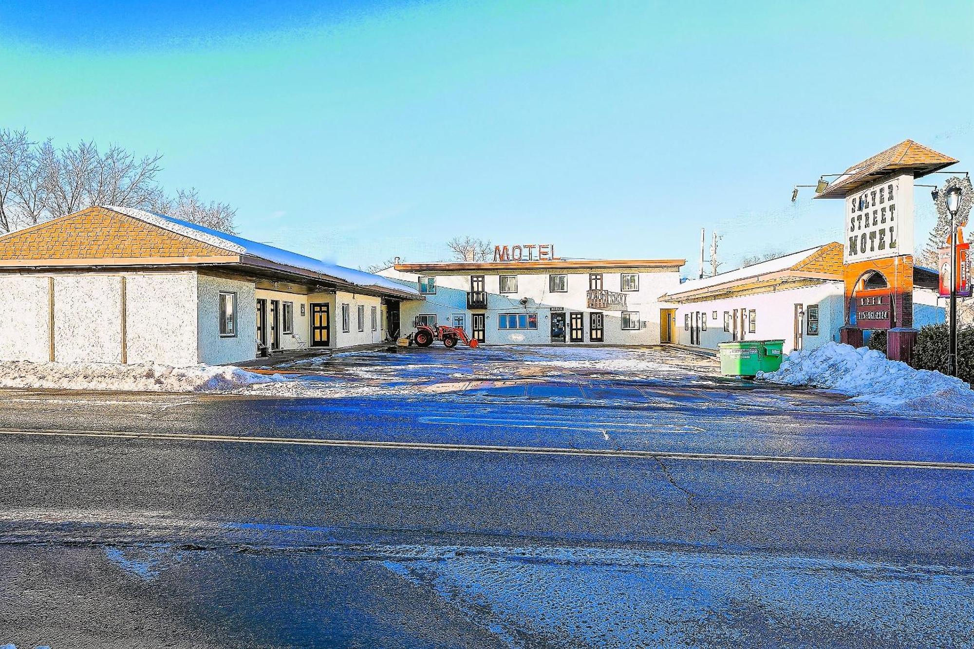 Love Hotels Silver Street By Oyo At Hurley Wi Экстерьер фото